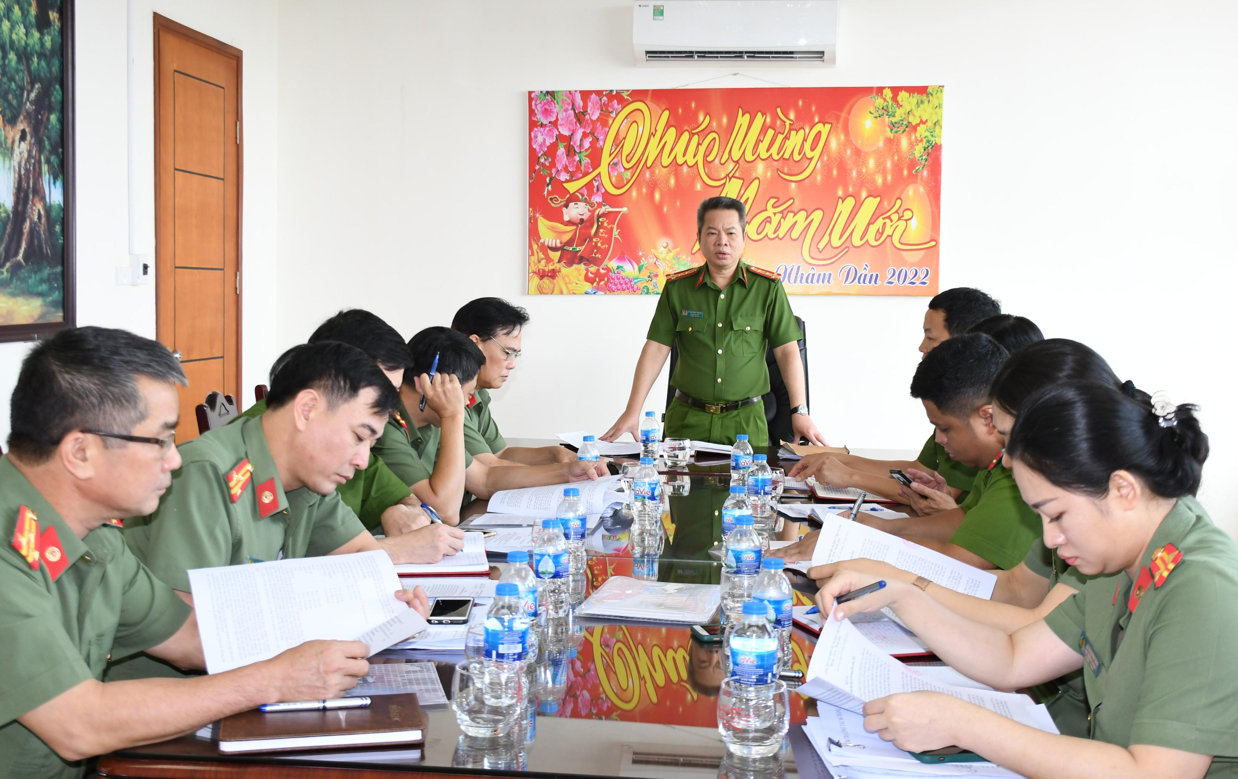 Phó Giám đốc CATP Lê Nguyên Trường kiểm tra công tác 6 tháng đầu năm tại Văn phòng Cơ quan CSĐT